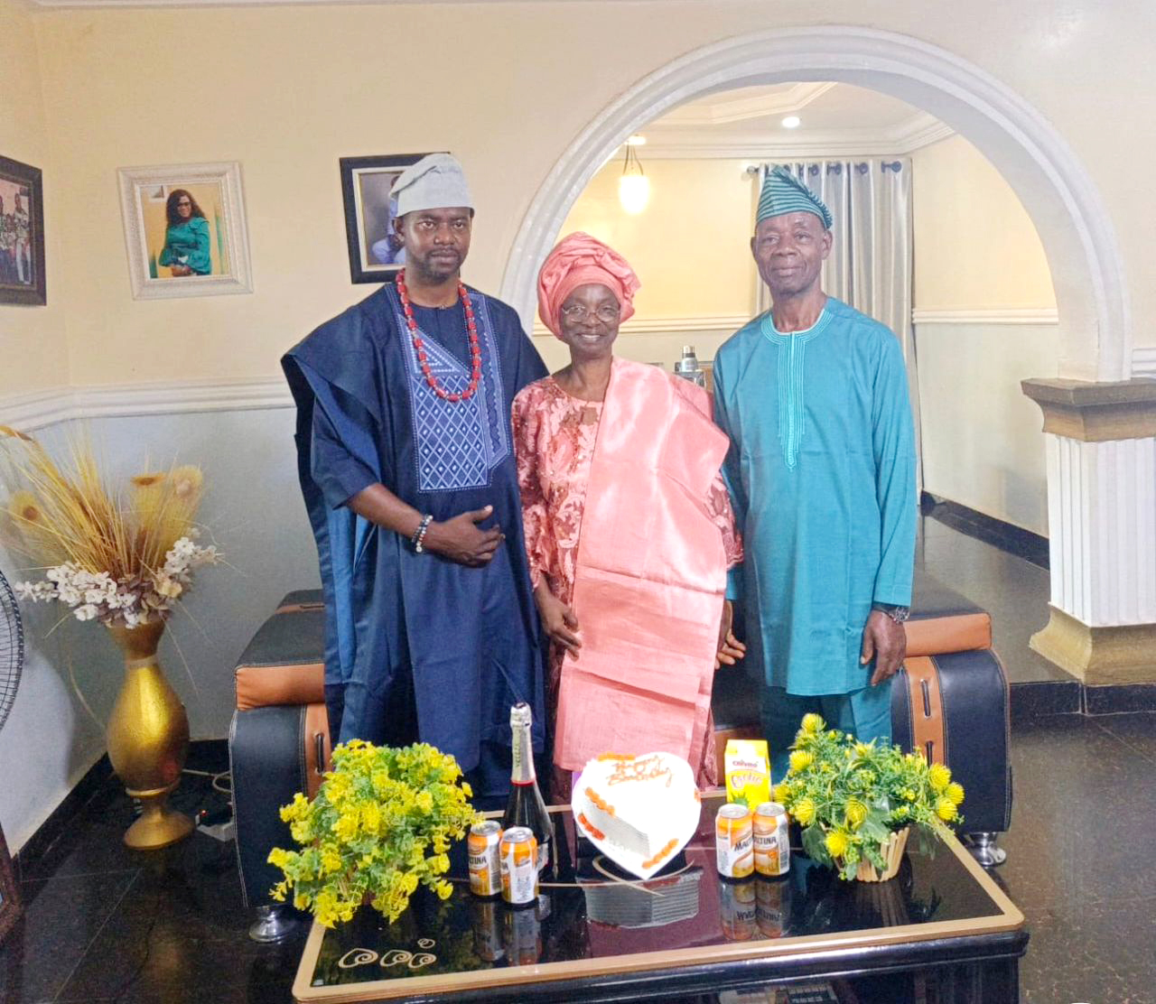 Mummy with her husband and son